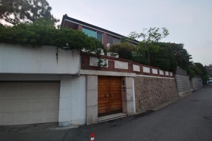 [단독] “하늘도 노했나”...전두환 기소된 날 사저엔 날벼락
