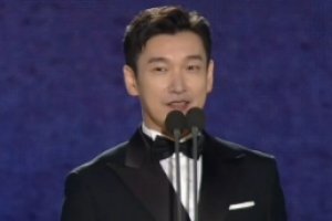 ‘백상예술대상’ 최우수연기상 조승우 “‘비밀의 숲 시즌2’ 하고싶다”