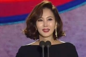 ‘백상예술대상’ 김남주, 최우수연기상 “김승우 변함없는 사랑 감사”