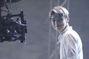 강다니엘의 시원한 드럼 연주…광고 메이킹 필름 공개