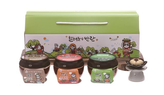 당진 백석올미마을에서 제조 판매하는 매실절임, 조청 세트. 충남도 제공