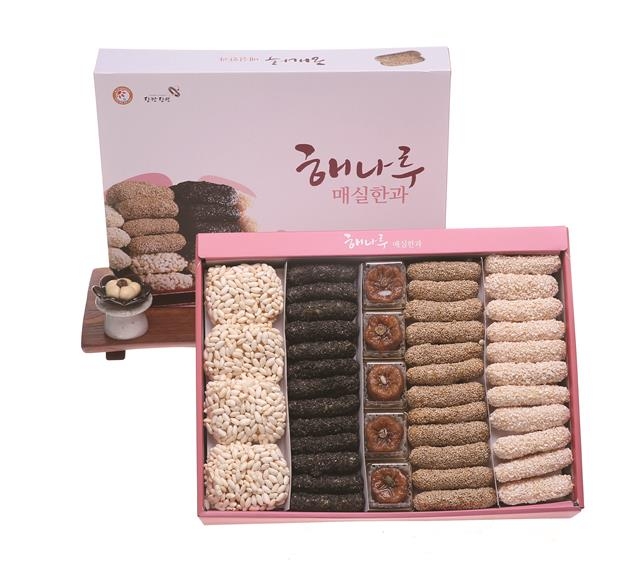 당진 백석올미마을에서 제조 판매하는 매실한과 세트. 충남도 제공