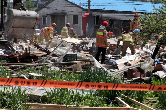 양주 주택 가스 폭발… 2명 숨지고 4채 붕괴 