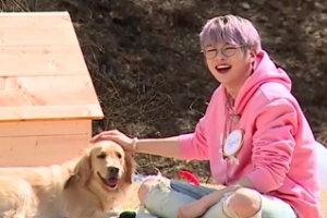 ‘워너원고’ 강다니엘이 강아지와 노는 방법 ‘세상 다정’