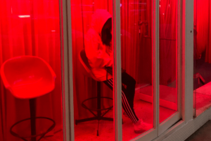 이게 술집이라고? 홍등가 연상시키는 강남 술집