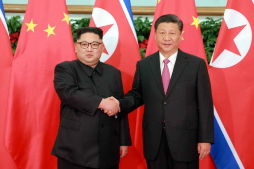 악수하는 김정은과 시진핑