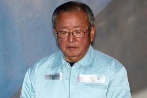 ‘지인회사 특혜 외압’ 강만수 전 산업은행장 징역 5년2개월 확정