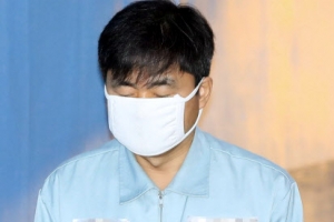 진경준, 파기환송심 징역 4년…‘넥슨 공짜 주식’은 무죄