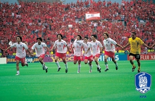 2002 월드컵 스페인과의 8강전 당시 국가대표팀[대한축구협회 제공=연합뉴스]