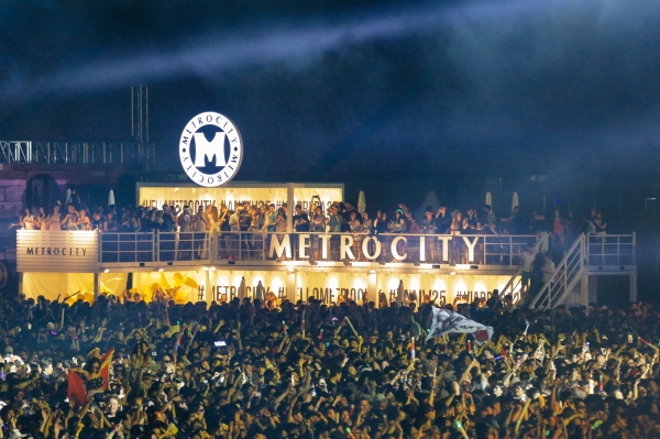 메트로시티(METROCITY)가 오는 6월 8일부터 3일 간 잠실종합운동장 주경기장에서 열리는 ‘울트라 뮤직 페스티벌 코리아 2018’의 공식 스폰서로 참여한다.