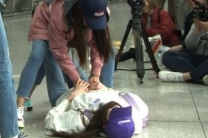 ‘런닝맨’ 송지효, ‘꼼수’ 이다희 바닥에 눕히고 멱살잡이 ‘살벌’