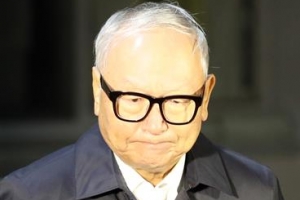 北 종업원 기획 탈북 의혹… 민변, 이병호 고발