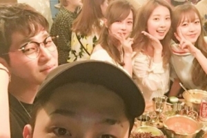 딘딘-윤채경 열애설, 과거 SNS에 올린 사진 보니...