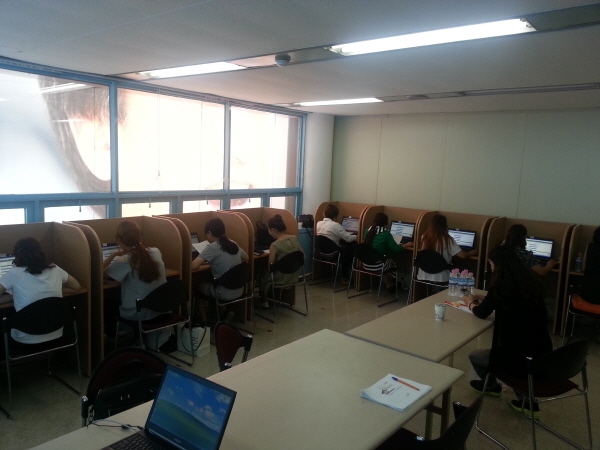 어떤 방법이든 중요한 것은 검증되지 않은 업체로 인해 피해를 입지 않아야 한다는 점이다. 2012년부터 대선 및 총선, 지방선거, 보궐선거 등 각 정당 캠프에서 선택한 아이알링크㈜의 전화 홍보 솔루션은 18년간 구축한 노하우를 바탕으로 한다.