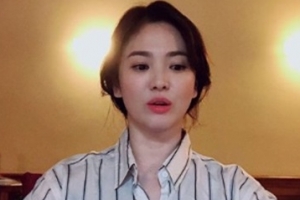 ‘송중기♥’ 송혜교, 세월 역주행 미모 자랑 ‘식당에서도 예뻐~’