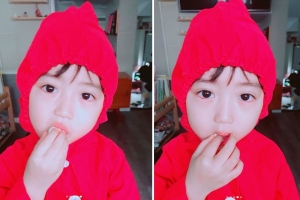 김미려 딸 모아, 빨간 망토 입고 귀여운 셀카...‘5세 여신 미모 ♥‘