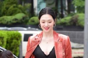 설리, 속옷 위에 재킷? 파격 패션으로 시선 ‘올킬’