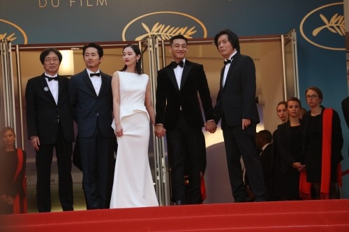 ‘버닝’ 스티븐연 전종서 유아인 이창동 감독