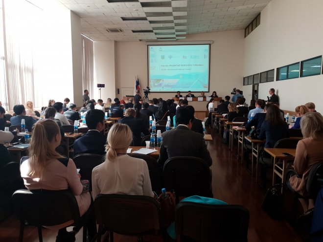 부산경제진흥원은 17일 러시아 연해주 정부와 함께 러시아 블라디보스토크 국립경제서비스대학교에서 ‘환동해권 크루즈 관광 활성화를 위한 비즈니스 교류회’를 개최했다고 밝혔다.  이날 오전 열린 세미나에서는 부산 ,러시아, 일본, 중국 등 4개국 41개 기관의 70여명 실무자가 환동해권 크루즈 관광산업 활성화를 위한 다양한 논의를 가졌다.<부산경제진흥원 제공>. 