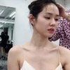 배우 손예진, 하얀 피부 드러난 의상에 시선강탈 ‘진짜 예쁜 누나’