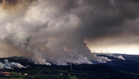 하와이 킬라우에아 화산 분출…9천ｍ 가스기둥 치솟아