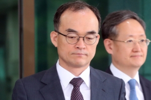 [단독] “전두환 기소 보류하라” 문무일, 서면 지시했다