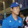 ‘여자친구 폭행’ 배지환, 경찰조사 후 출국