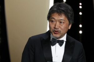 이창동 감독 칸영화제 수상 불발...황금종려상은 日 ‘만비키 가족’