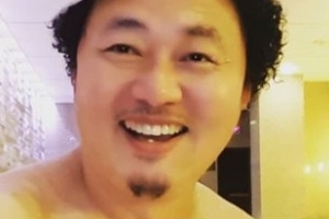 윤택 셀카논란, 사우나에서 촬영을? “아내에게 줄 수 없는 시간”