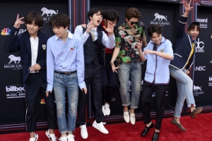 [포토] ‘빌보드 뮤직 어워드 왔어요~’…방탄소년단, 신나는 점프