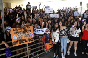 [포토] 2018 빌보드 뮤직 어워드, 방탄소년단 기다리는 현지 팬들