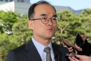 [단독]문무일 “총장으로서 중심 잡겠다”…전 검찰에 이메일