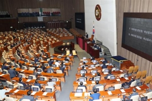 홍문종·염동열 체포동의안 국회 부결…방탄국회 논란