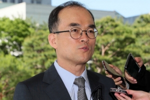 문무일 “의사결정 시스템 개선”… 내홍 수습