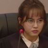 ‘미스 함무라비’ 열혈 판사 고아라, 첫 재판부터 ‘동공지진’...사연은?