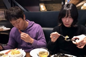 배두나 공식입장 “손석구 열애설 사실무근..친한 선후배 사이”