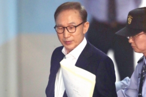 [서울포토] 구속후 62일만에 모습 드러낸 이명박 전 대통령