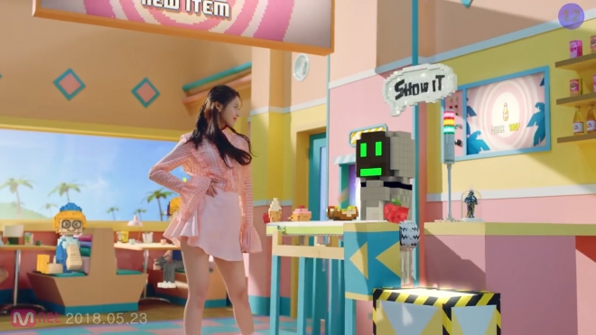 AOA ‘빙글뱅글’ 뮤직비디오 티저. AOA 설현의 모습.