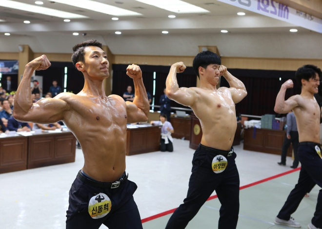 경기남부 경찰들의 이색 몸짱 선발대회