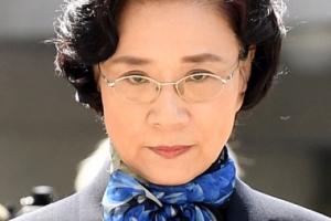 [서울포토] 갑질 논란 이명희 ‘죄송스러운 눈빛’