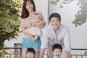소유진♥백종원, 훈훈한 가족사진 공개 ‘흐뭇한 미소’