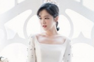 장나라, 5월의 신부? 순백 웨딩드레스 자태 공개 ‘인형 미모’