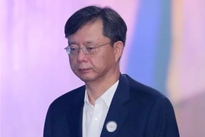 [포토] 고개 숙인채 항소심 출석하는 우병우