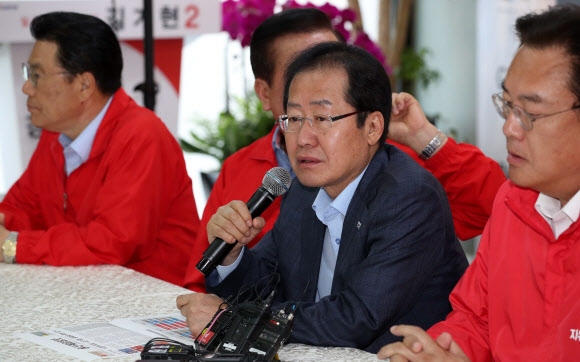 홍준표, 울산에서 서민경제 대책회의