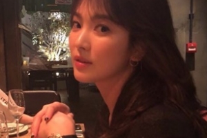 ‘송중기♥’ 송혜교, 홍콩서 포착된 근황 “치명적 미모”