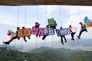 민주당 수도권 후보 합동 유세… 홍준표 “앞으로 유세 않겠다”