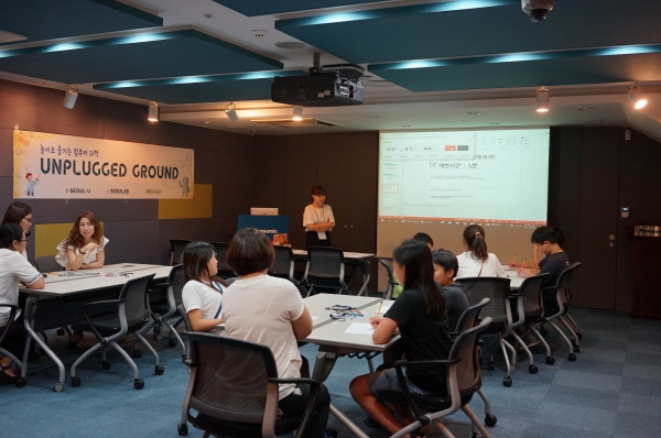 서울시중부여성발전센터가 ICT 융합 메이커 강사 양성과정 교육생을 모집한다. 이번 교육을 통해 2018년도부터 초·중·고등학교 소프트웨어교육 의무화 정책 등 변화하는 교육환경에 따른 코딩 전문인력 강사를 양성할 계획이다.