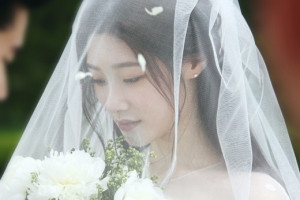 정채연, 웨딩드레스 자태 공개 “그 순간 시간 멈춘 것 같았다”