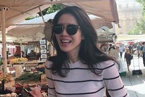 손예진, 프랑스에서 근황...‘파프리카 옆에서도 예쁜 누나’