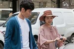 박지성♥김민지, 프랑스 파리 포착 ‘깜찍 딸 공개’